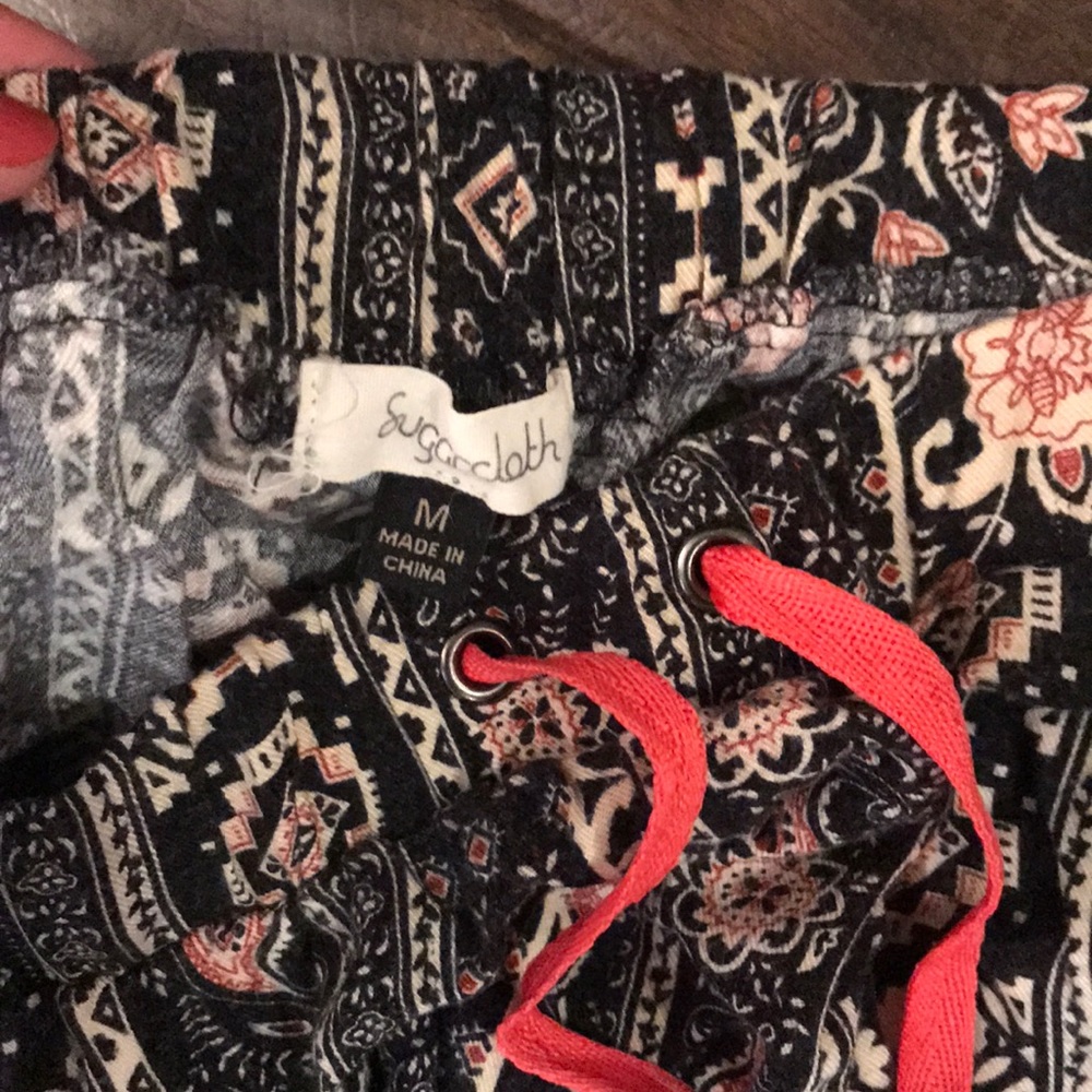 Patterned pants - Picture 3 of 3